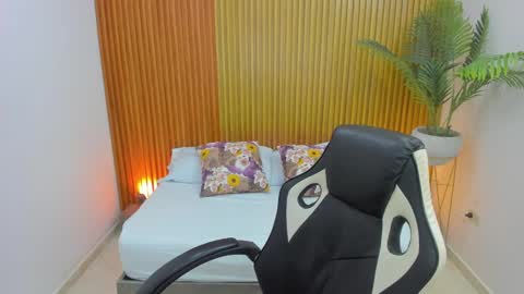 Lia  online show from 02-23-25, 02:07