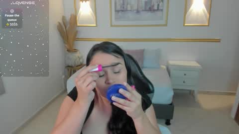 Lia  online show from 10-23-25, 02:11