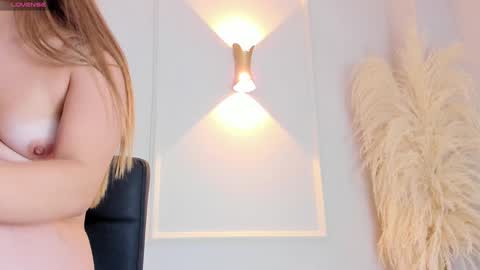 Snapshot of lia_walton__ chatting on 12-17-24, 03:06 liz walton online show from 12-17-24, 03:06