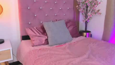 Snapshot of liaa_queen chatting on 04-21-26, 06:44 liaa_queen online show from 04-21-26, 06:44