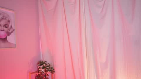 Lia  online show from 04-30-26, 12:33