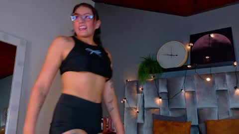 Snapshot of liaamoretti__ chatting on 05-15-26, 03:24 L I A online show from 05-15-26, 03:24