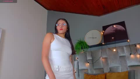 Snapshot of liaamoretti__ chatting on 05-18-26, 02:07 L I A online show from 05-18-26, 02:07