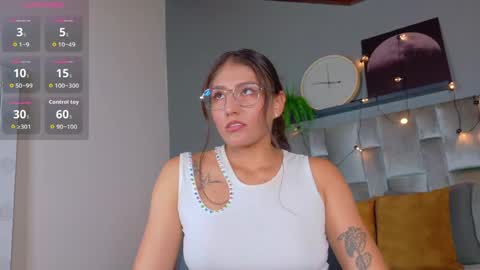 Snapshot of liaamoretti__ chatting on 05-18-26, 04:07 L I A online show from 05-18-26, 04:07
