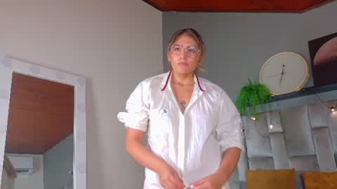 L I A   online show from 07-07-26, 06:47