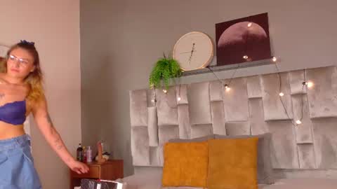 L I A   online show from 07-10-26, 02:49