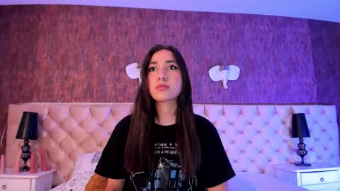 liaa turner  online show from 09-21-25, 09:16