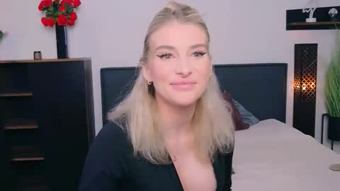 Lia online show from 02-25-26, 03:32