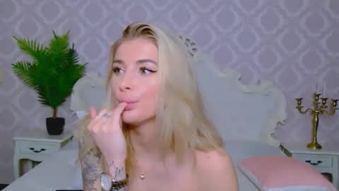 Lia online show from 02-26-26, 04:50