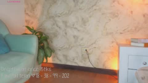 Lia Cox online show from 10-22-25, 03:07