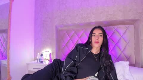 Lia online show from 01-21-25, 04:10