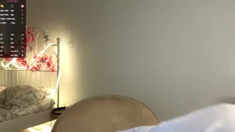 Snapshot of liaglamour chatting on 10-14-25, 09:43 Lia online show from 10-14-25, 09:43