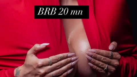 Snapshot of liah_v chatting on 01-18-25, 11:22 Liah online show from 01-18-25, 11:22