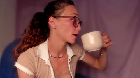 Snapshot of liahilton_ chatting on 07-05-26, 12:23 lh6 9c online show from 07-05-26, 12:23