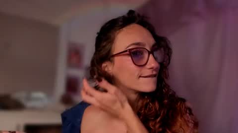 Snapshot of liahilton_ chatting on 07-10-26, 02:41 lh6 9c online show from 07-10-26, 02:41