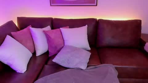 Snapshot of liahjhons chatting on 10-09-25, 04:32 Liah online show from 10-09-25, 04:32