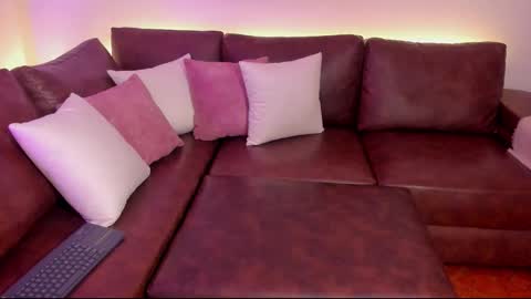 Snapshot of liahjhons chatting on 10-16-25, 02:01 Liah online show from 10-16-25, 02:01