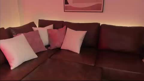 Snapshot of liahjhons chatting on 10-17-25, 02:15 Liah online show from 10-17-25, 02:15