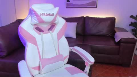 Snapshot of liahjhons chatting on 11-05-25, 04:12 Liah online show from 11-05-25, 04:12