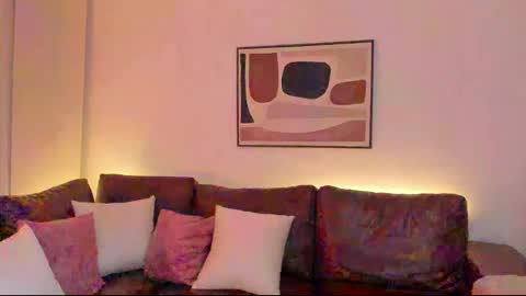 Snapshot of liahjhons chatting on 11-10-25, 01:48 Liah online show from 11-10-25, 01:48