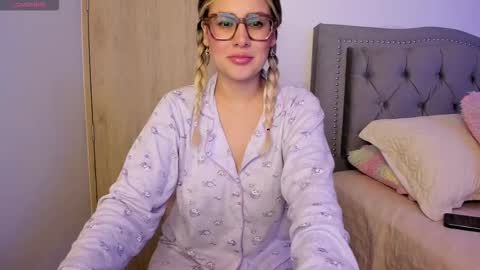 Lia  online show from 09-25-25, 12:03