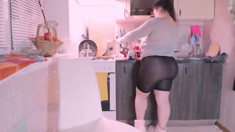 Snapshot of liahsofty chatting on 12-15-24, 11:42 miss Lia colection for travel online show from 12-15-24, 11:42