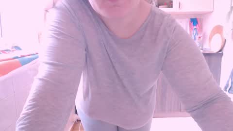 Snapshot of liahsofty chatting on 12-24-24, 09:28 miss Lia colection for travel online show from 12-24-24, 09:28