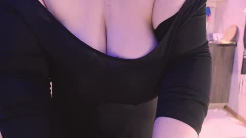 Snapshot of liahsofty chatting on 01-07-25, 05:09 miss Lia colection for travel online show from 01-07-25, 05:09