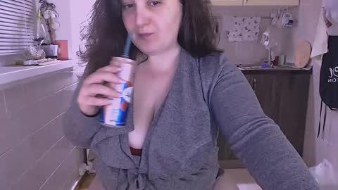 Snapshot of liahsofty chatting on 10-10-25, 11:59 miss Lia colection for travel online show from 10-10-25, 11:59