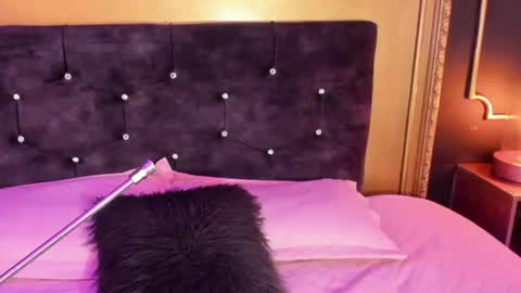 Lia lovet online show from 07-21-26, 08:00