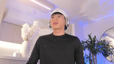 Liam online show from 02-25-26, 01:15