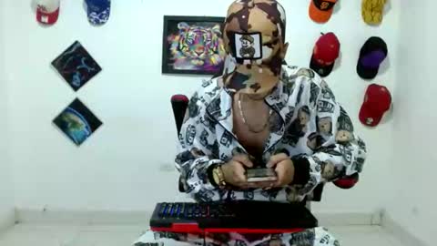 Snapshot of liam_andres12 chatting on 03-17-26, 10:35 Andres online show from 03-17-26, 10:35