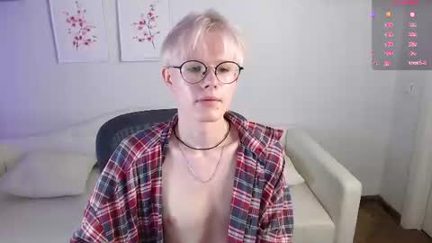 Snapshot of liam_blair chatting on 06-21-26, 05:21 LIAM online show from 06-21-26, 05:21