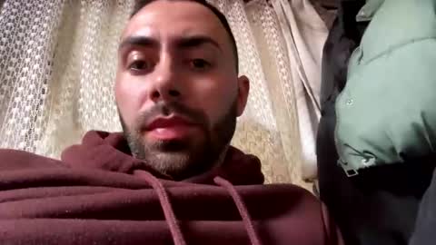 Snapshot of liam_daniel chatting on 02-24-25, 01:10 Liam online show from 02-24-25, 01:10