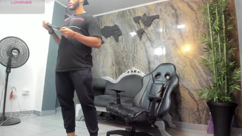 LIAM KLEIN online show from 12-21-24, 11:11