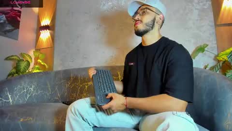LIAM KLEIN online show from 06-20-26, 11:24