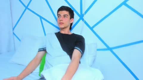 liam_scott7 online show from 12-06-24, 07:12
