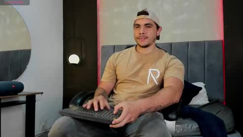 Liam online show from 10-02-25, 08:27