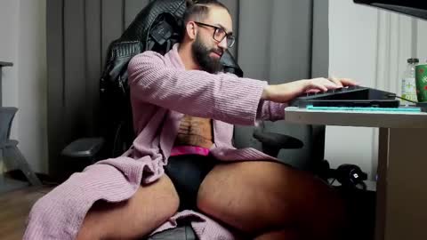 Liam online show from 03-01-25, 06:57