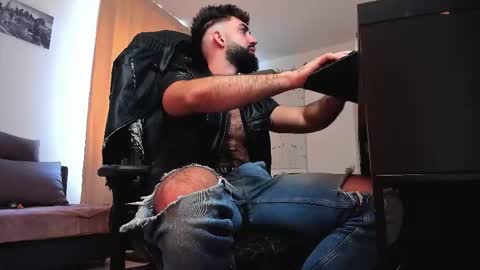 Liam online show from 03-25-26, 07:58