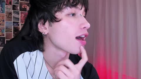 Snapshot of liamelf chatting on 01-19-25, 05:05 Liam online show from 01-19-25, 05:05