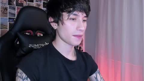 Snapshot of liamelf chatting on 03-06-25, 09:36 Liam online show from 03-06-25, 09:36