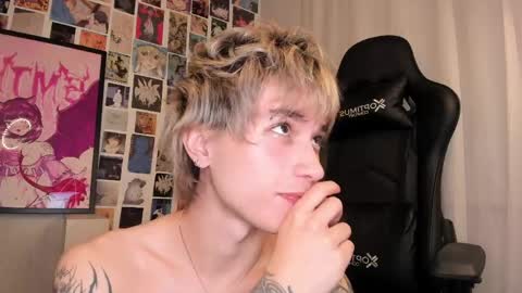 Snapshot of liamelf chatting on 05-07-26, 06:30 Liam online show from 05-07-26, 06:30
