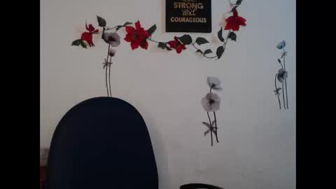 Snapshot of liamiler01_ chatting on 12-20-24, 01:25 Lia Miller online show from 12-20-24, 01:25