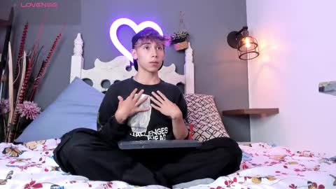 Snapshot of liaml_18_ chatting on 09-08-25, 02:16 liaml_18_ online show from 09-08-25, 02:16