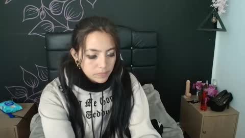 L I A M O N R O E online show from 01-08-26, 12:07