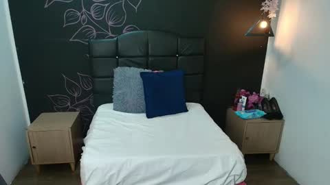 L I A M O N R O E online show from 01-11-26, 11:59