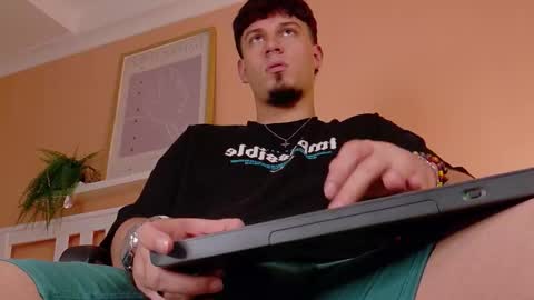 Snapshot of liamthunder05_ chatting on 10-11-25, 09:02 Liam Thunder online show from 10-11-25, 09:02