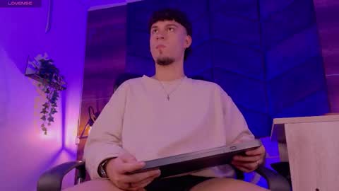 Snapshot of liamthunder05_ chatting on 11-10-25, 02:54 Liam Thunder online show from 11-10-25, 02:54