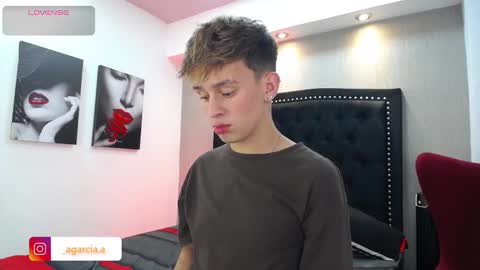 Snapshot of liamwild20 chatting on 03-04-26, 05:13 liam online show from 03-04-26, 05:13